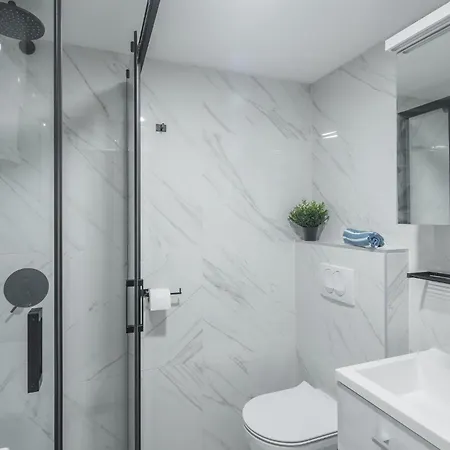 2 Bedroom Beautiful In 펜션 브르사르